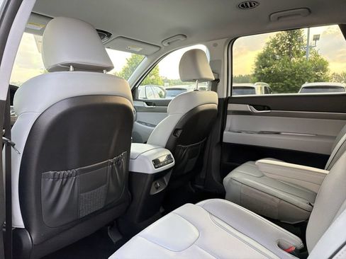 Used 2025 Hyundai Palisade SEL FWD image 12