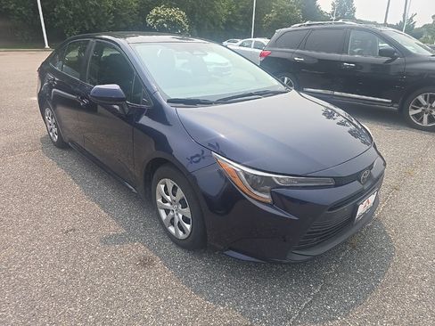 Used 2023 Toyota Corolla LE FWD image 3