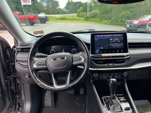 Used 2022 Jeep Compass Trailhawk w/ Trailhawk Elite Group AWD/4WD image 9