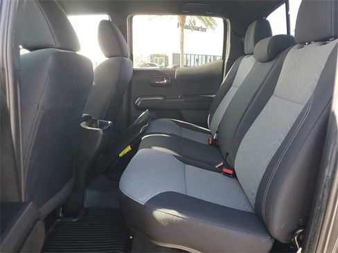 Used 2022 Toyota Tacoma TRD Sport image 11