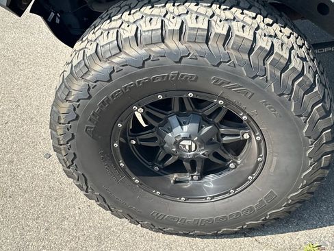 Used 2014 Jeep Wrangler Unlimited Sport image 3