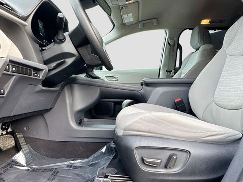 Used 2024 Toyota Sienna LE image 19