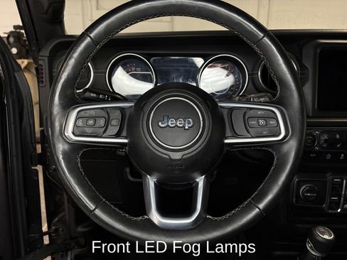 Used 2018 Jeep Wrangler Unlimited Sahara AWD/4WD image 15