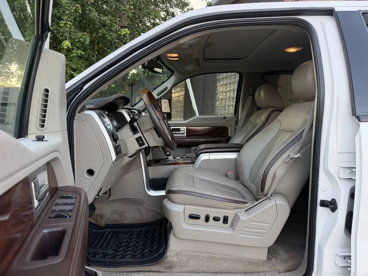 Used 2010 Ford F150 Platinum AWD/4WD image 10
