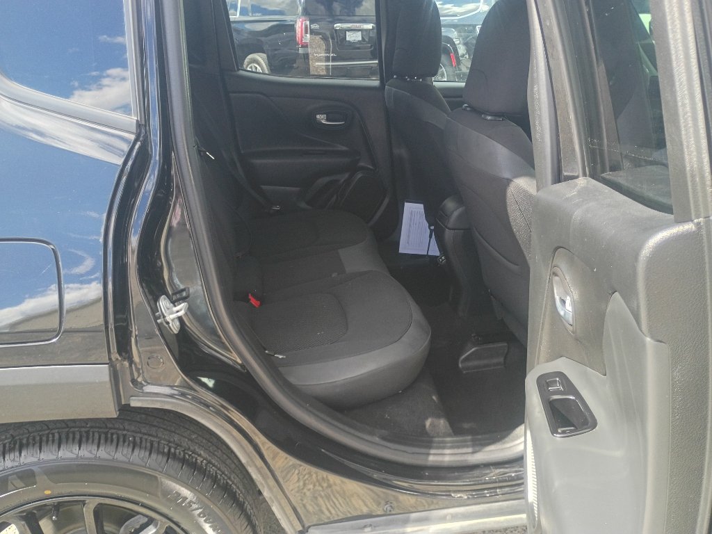 Used 2020 Jeep Renegade Altitude FWD image 12