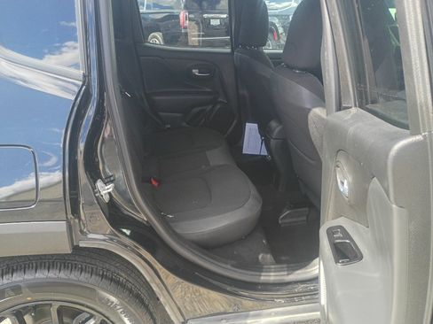 Used 2020 Jeep Renegade Altitude FWD image 12
