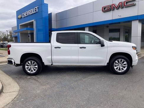 Used 2023 Chevrolet Silverado 1500 Custom image 2