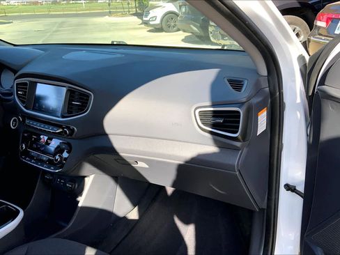 Used 2018 Hyundai Ioniq Electric image 18