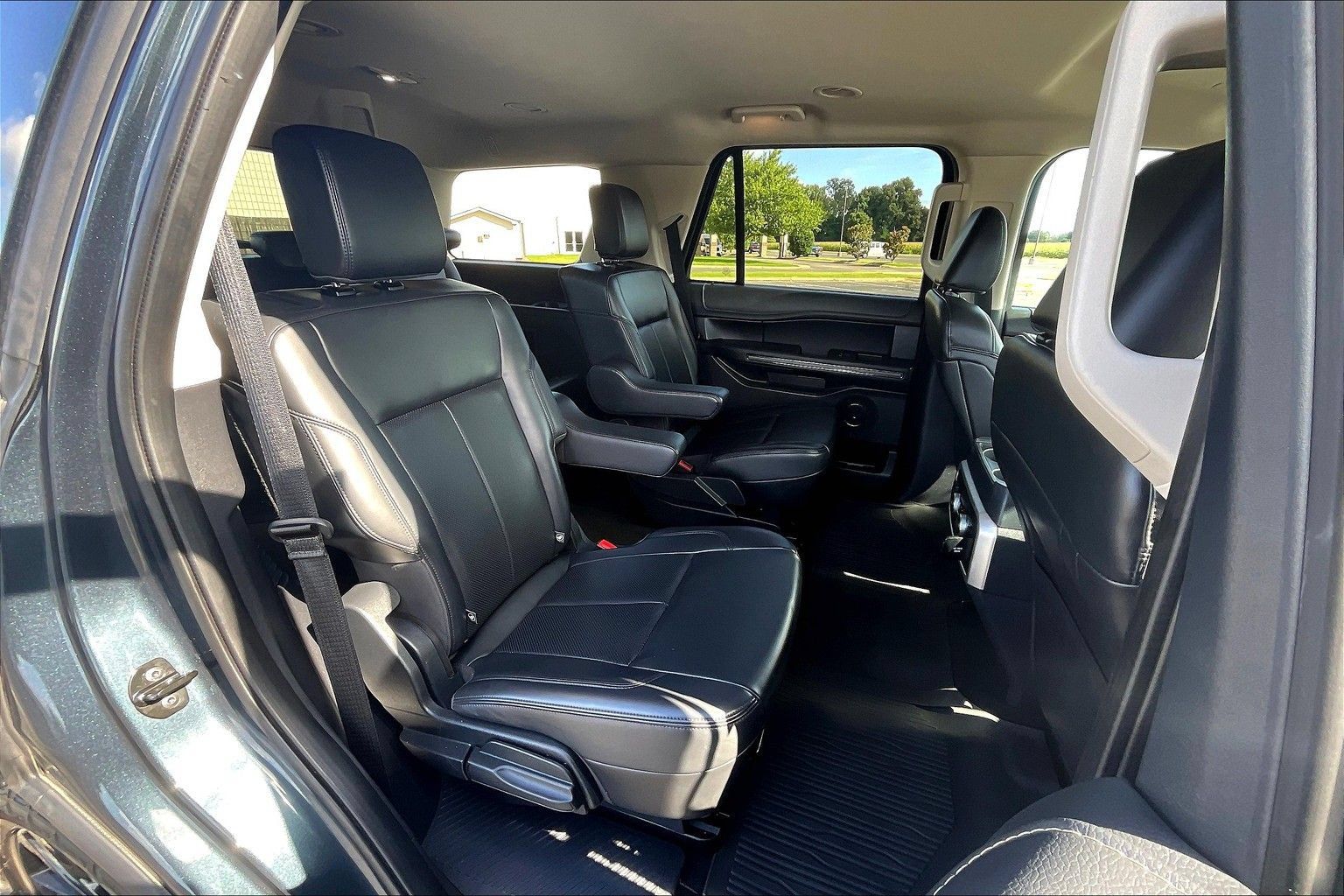 Used 2024 Ford Expedition XLT RWD image 18
