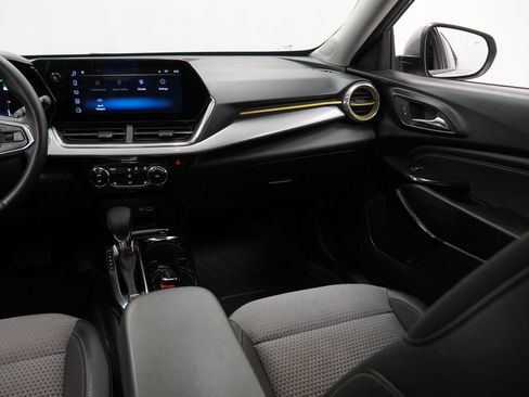 Used 2024 Chevrolet Trax LT w/ Driver Confidence Package FWD image 15
