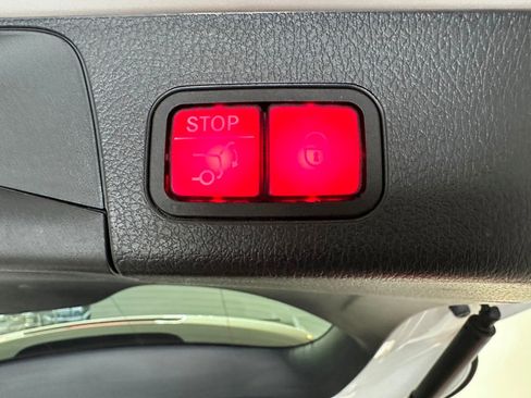 Used 2022 Mercedes-Benz GLB 250 4MATIC image 34