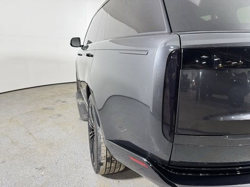 Used 2024 Land Rover Range Rover Autobiography image 8