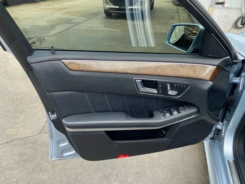 Used 2015 Mercedes-Benz E 400 Sedan w/ Driver Assistance Package image 3