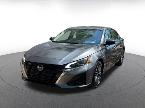 Used 2025 Nissan Altima 2.5 SV image 7