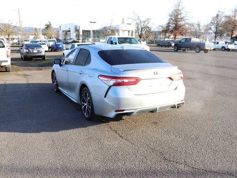 Certified 2018 Toyota Camry SE image 7