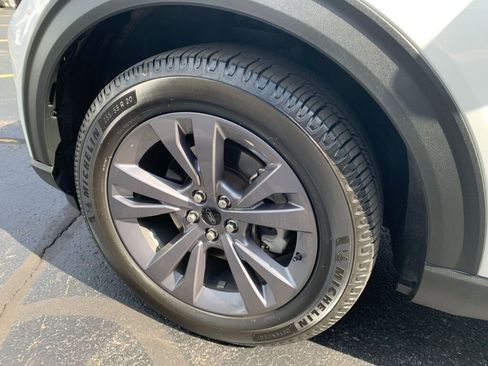 Used 2021 Ford Explorer XLT w/ Equipment Group 202A image 10