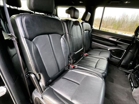 Used 2024 Jeep Wagoneer Series III w/ Flexible Seating Group image 20