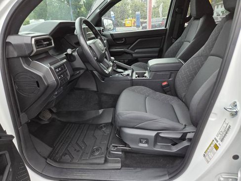 Used 2025 Toyota Tacoma SR5 AWD/4WD image 10