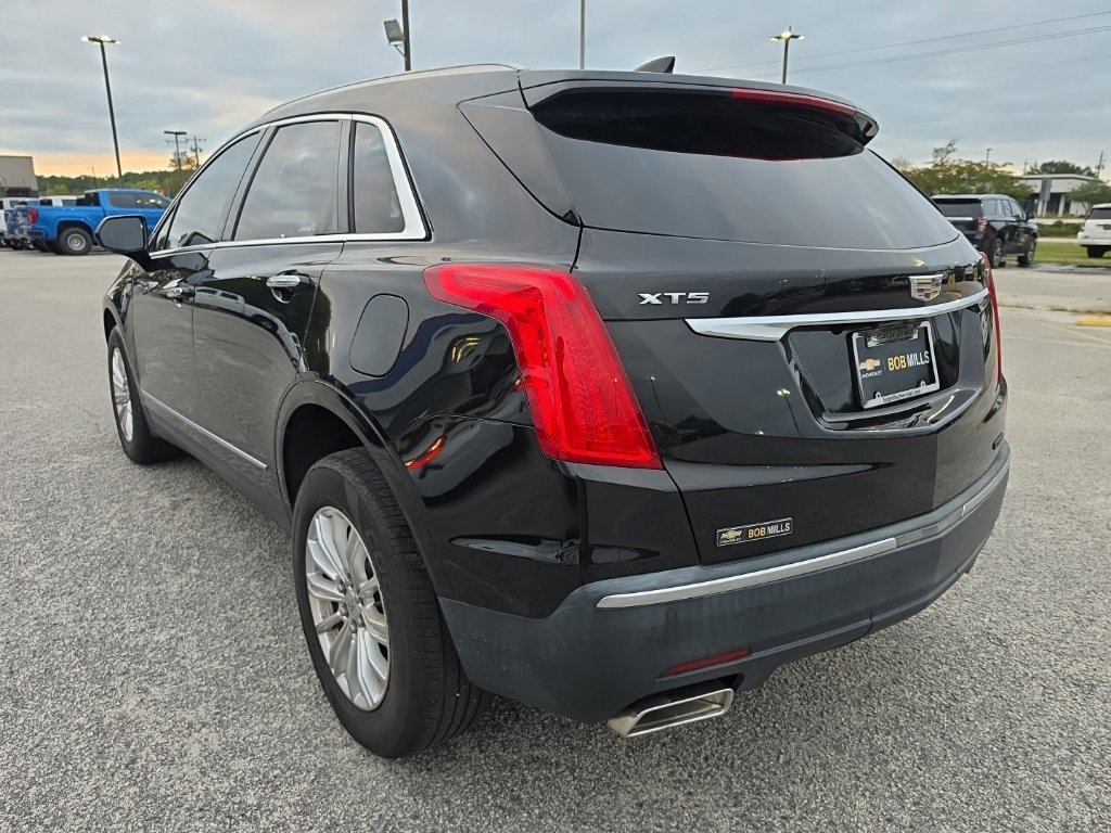Used 2018 Cadillac XT5 FWD image 3