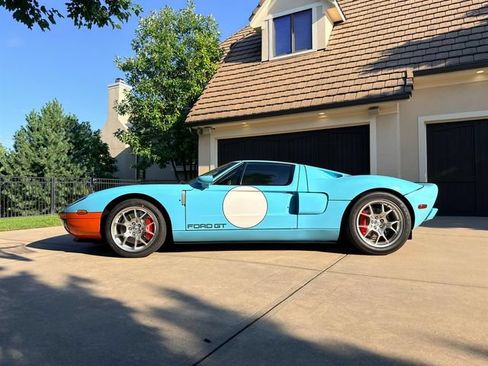 Used 2006 Ford GT RWD image 83