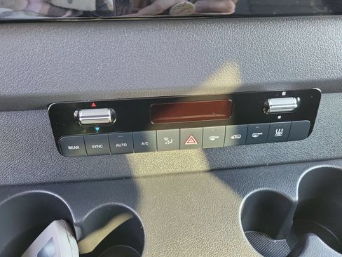 Used 2025 Mercedes-Benz Sprinter 2500 image 41