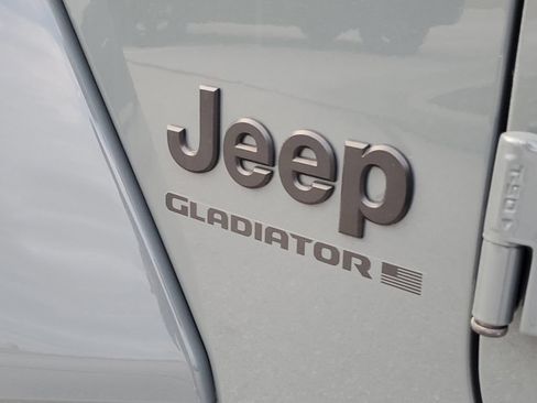 New 2025 Jeep Gladiator Sport AWD/4WD image 8
