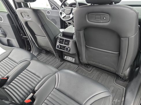 Certified 2025 Land Rover Discovery Dynamic SE image 11