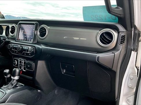 Used 2023 Jeep Gladiator Overland image 27