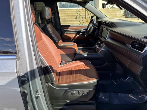 Used 2024 GMC Yukon XL Denali Ultimate image 11