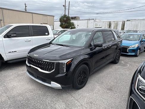 Used 2025 Kia Carnival LXS image 2