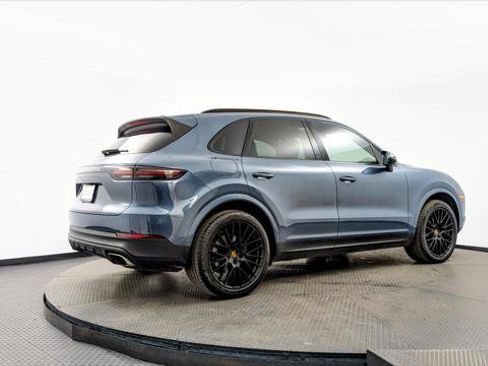 Used 2019 Porsche Cayenne w/ Premium Package image 8