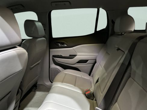 Used 2023 GMC Acadia SLT image 36