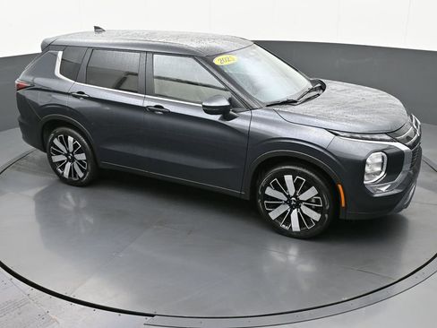 Used 2025 Mitsubishi Outlander SE image 35