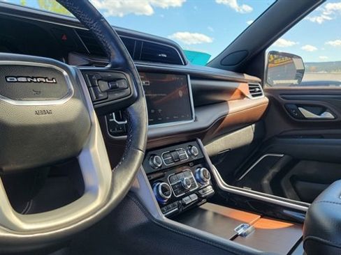 Used 2022 GMC Yukon XL Denali AWD/4WD image 26
