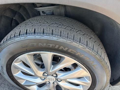 Used 2025 Buick Enclave Preferred FWD image 2