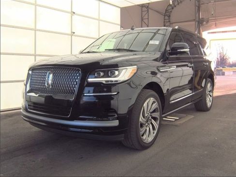 Used 2023 Lincoln Navigator Reserve image 2
