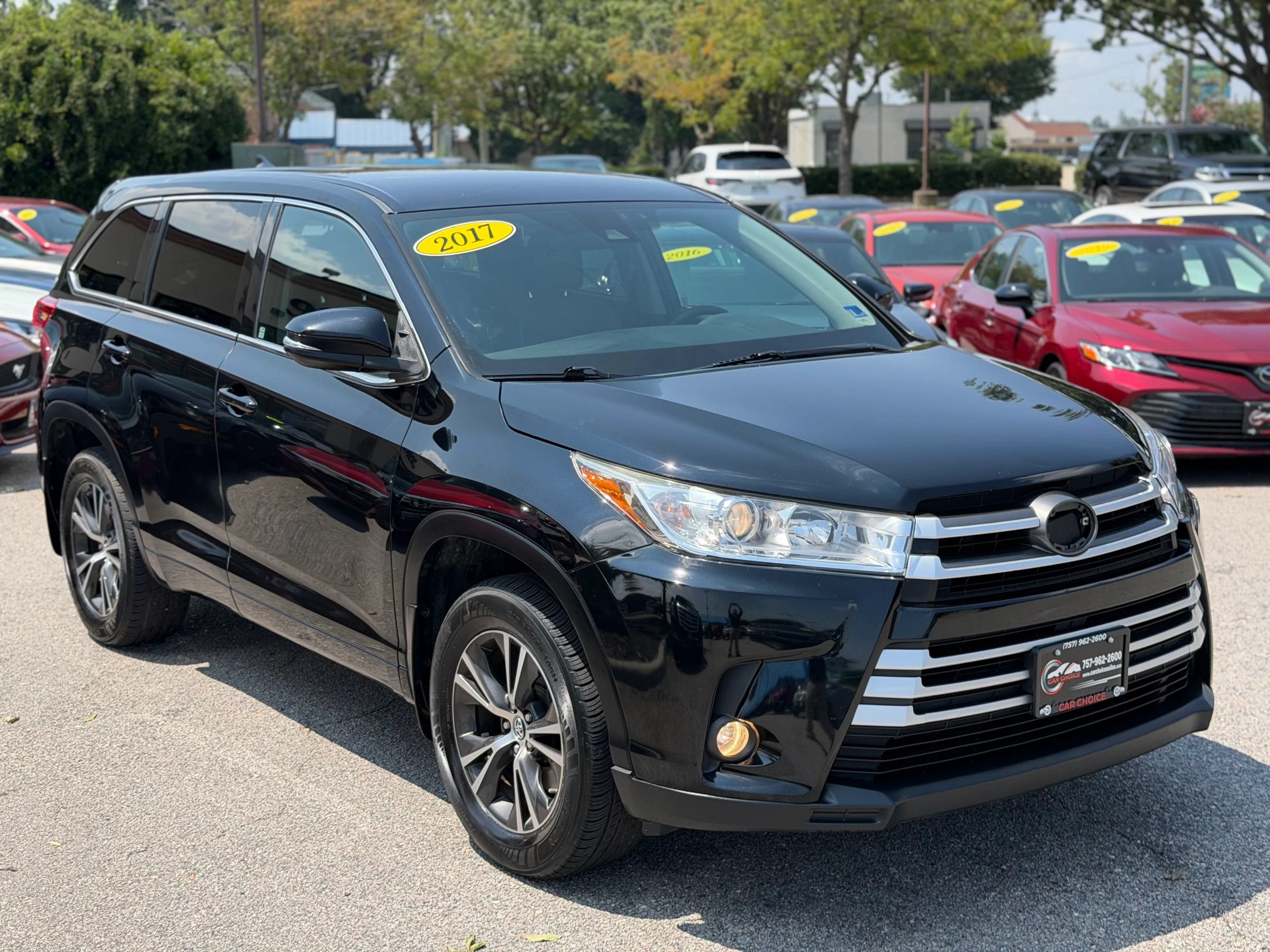 Used 2017 Toyota Highlander Plus AWD/4WD image 3