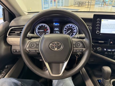 Used 2022 Toyota Camry LE image 23