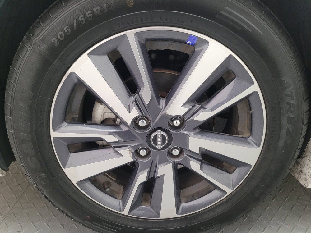 Used 2024 Nissan Versa SV w/ Trunk Package FWD image 31