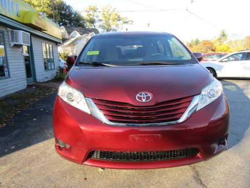 Used 2017 Toyota Sienna LE image 21