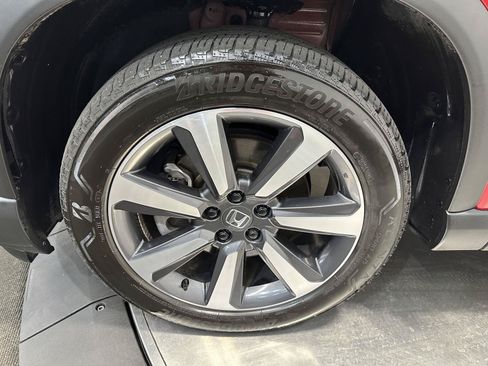 Certified 2025 Honda Pilot Touring image 9