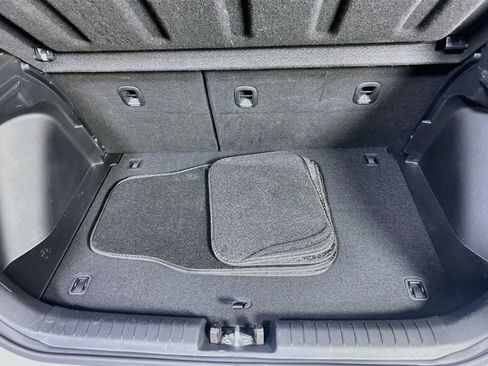 Used 2023 Hyundai Venue Limited image 25