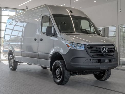 Used 2025 Mercedes-Benz Sprinter 2500 image 21
