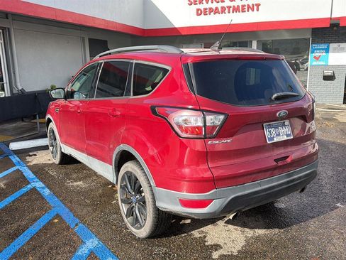 Used 2018 Ford Escape SE w/ SE Sport Appearance Package image 2