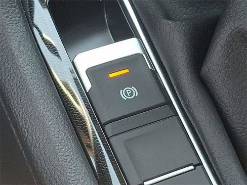 New 2025 Volkswagen Taos SEL image 22