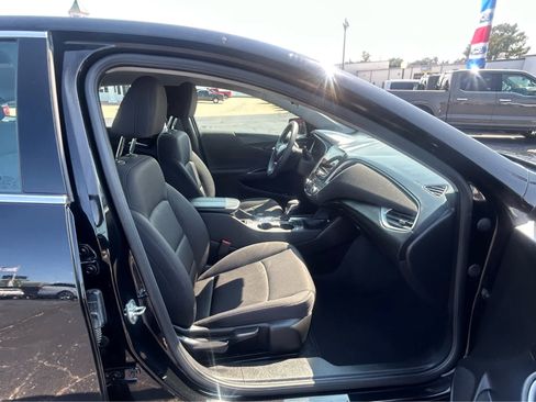Used 2025 Chevrolet Malibu LT FWD image 12
