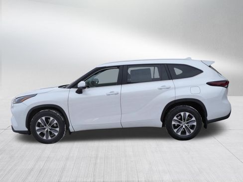 Certified 2024 Toyota Highlander XLE image 5
