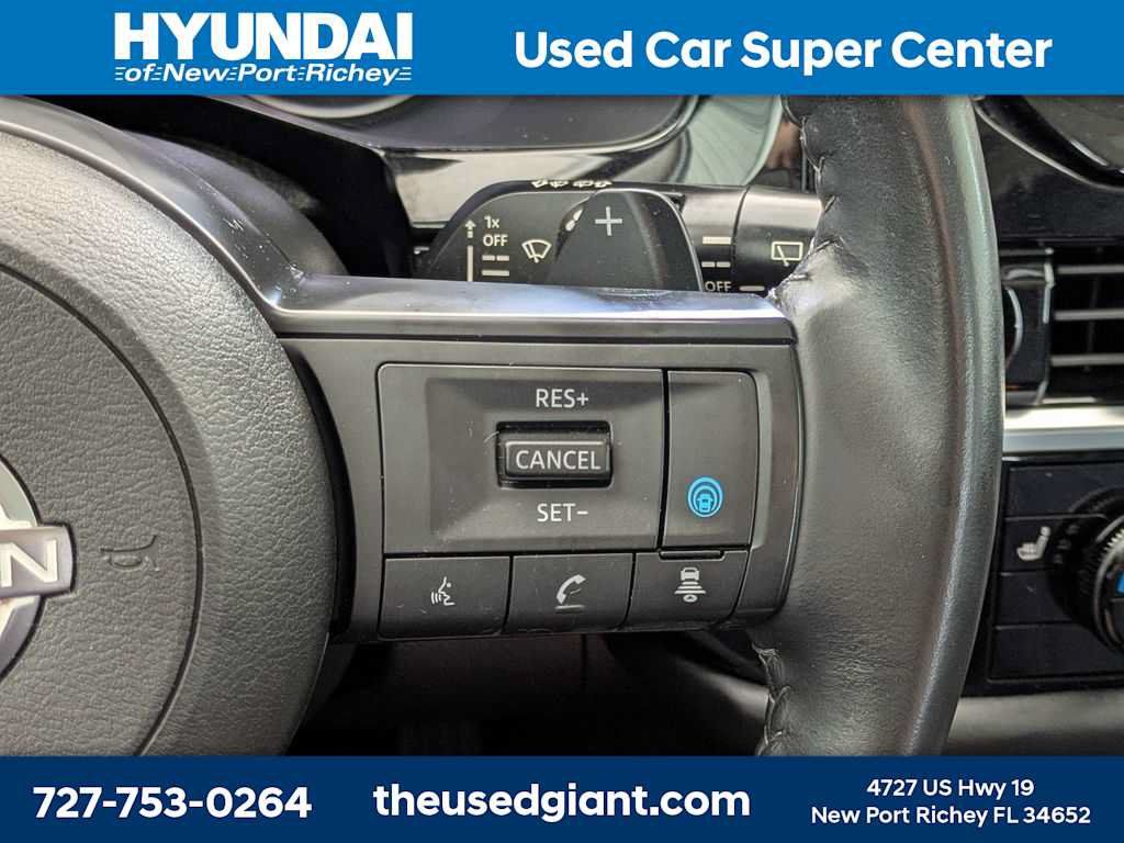 Used 2024 Nissan Pathfinder SV w/ Lighting Package (N92) FWD image 34