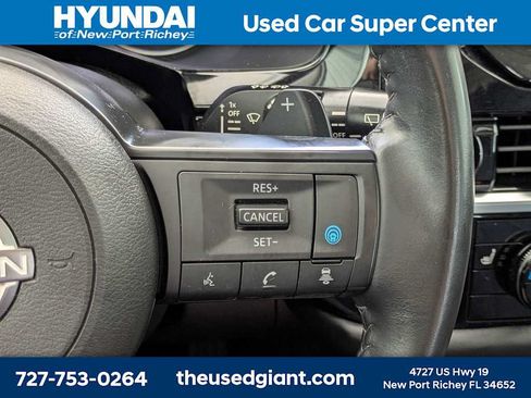 Used 2024 Nissan Pathfinder SV w/ Lighting Package (N92) FWD image 34