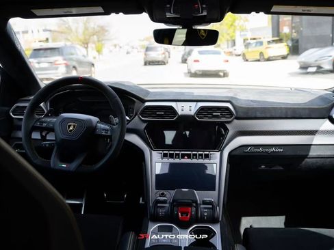 Used 2023 Lamborghini Urus Performante AWD/4WD image 21